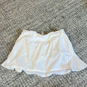 Womens white LULULEMON tennis skirt size 6